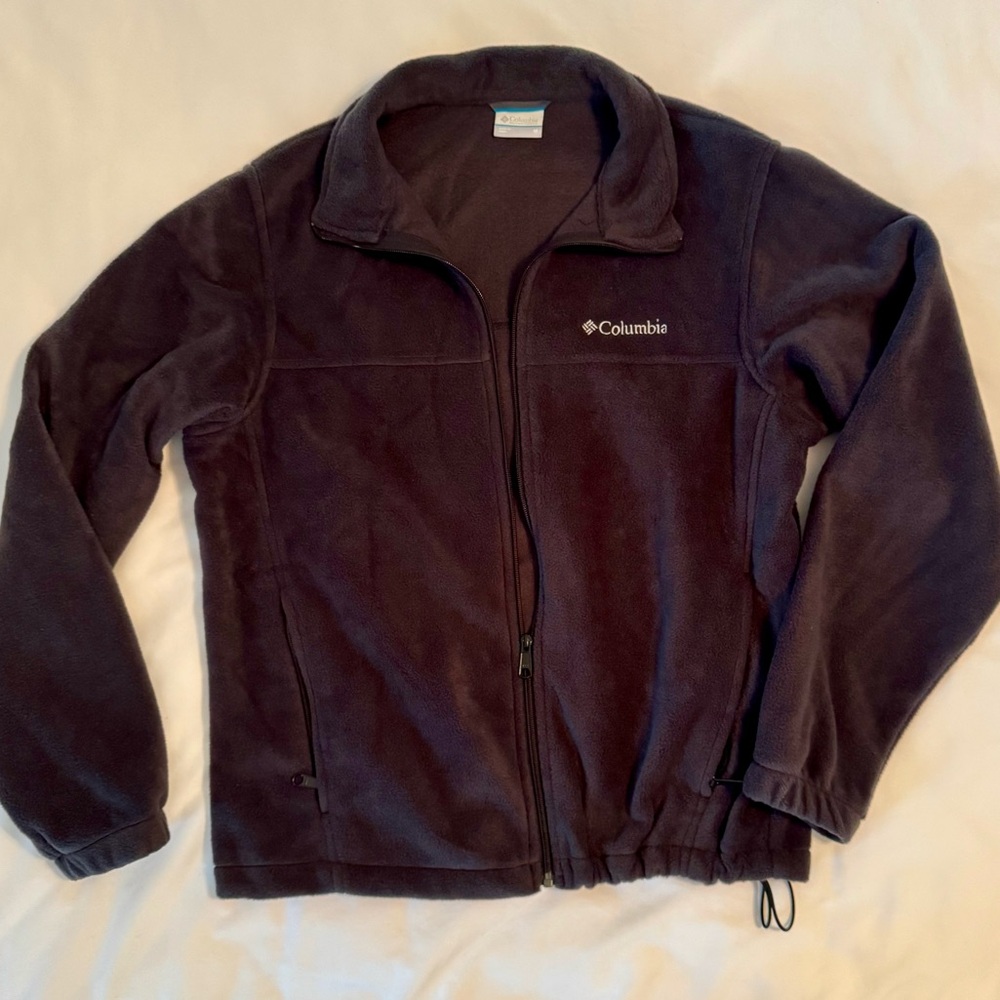Like new Columbia fleece jacket in navy blue